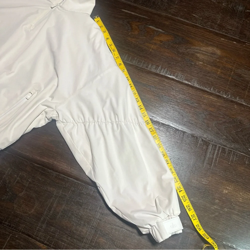 ALO Yoga Elevation Coverup 1/4 Zip Crop Fleece drawcord Hem Ivory No Tag Small? - Picture 9 of 11